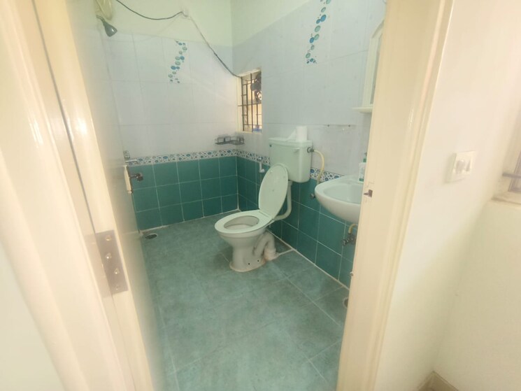 Bathroom, hsr layout 2 Bedroom 1200 Sq.Ft. Builder Floor In Hsr Layout Bangalore 8774232
