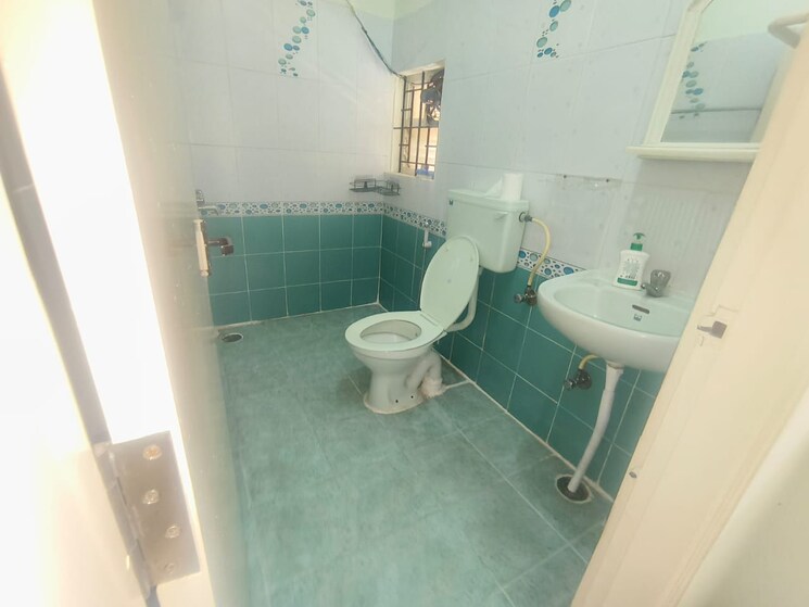 Bathroom, hsr layout 2 Bedroom 1200 Sq.Ft. Builder Floor In Hsr Layout Bangalore 8774232