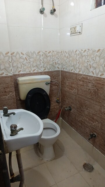 Bathroom in 2 BHK Builder Floor at Patel Nagar – for Rent