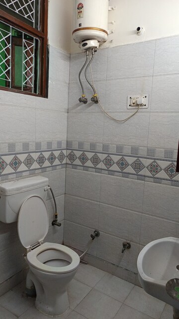 Bathroom in 2 BHK Builder Floor at Patel Nagar – for Rent