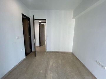 Room in 4 BHK Apartment at Lodha Trump Tower, Worli – for Rent