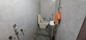 Bathroom in 1 BHK Builder Floor at Patel Nagar – for Rent