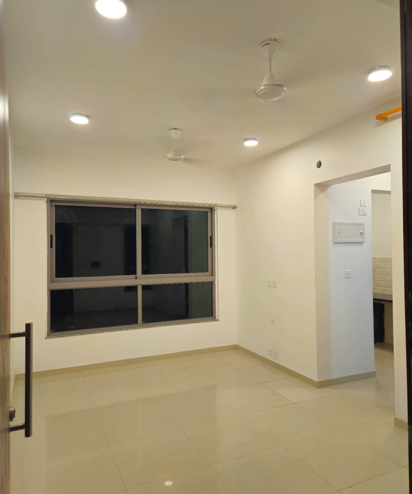 2 BHK Apartment For Rent in Kalpataru Paramount