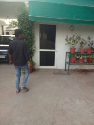 Parking in 3 BHK Villa at Sainik Farm – for Sale