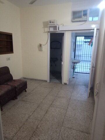 Building Lobby in 3 BHK Builder Floor at Sector 38 – for Rent