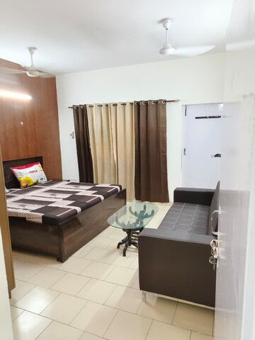 Master Bedroom in 2.5 BHK Builder Floor at Ashok Nagar – for Rent
