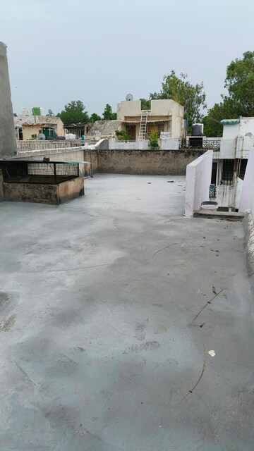 Parking in 2.5 BHK Builder Floor at Ashok Nagar – for Rent