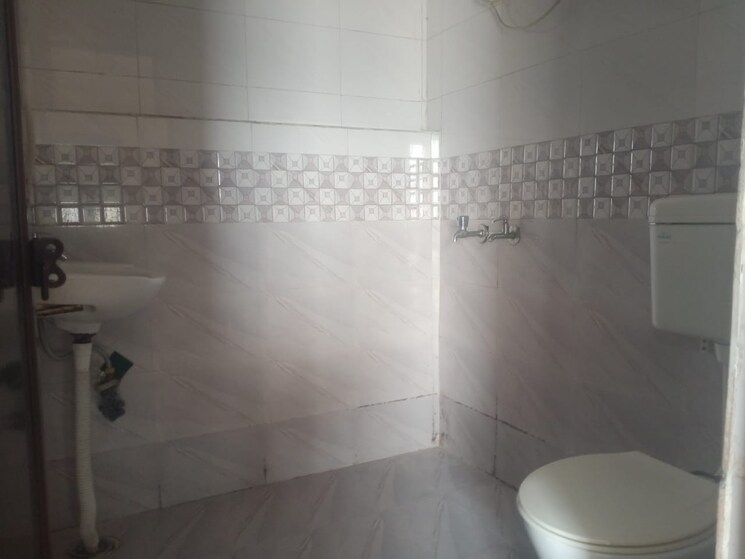 Bathroom, royal-homes-rajendra-park 3 Bedroom 1250 Sq.Ft. Builder Floor In Rajendra Park Gurgaon 8774313