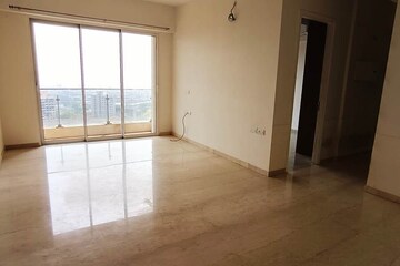 Room in 3.5 BHK Apartment at LnT Crescent Bay T5, Parel – for Rent