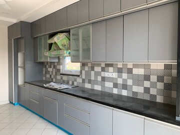 Kitchen in 3 BHK Builder Floor at BPTP Amstoria Country Floor, Sector 102 – for Sale