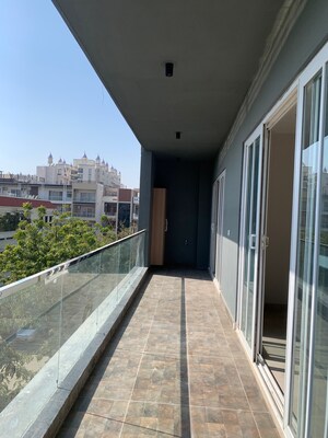 Building Lobby in 3 BHK Builder Floor at BPTP Amstoria Country Floor, Sector 102 – for Sale