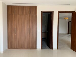 Room in 3 BHK Builder Floor at BPTP Amstoria Country Floor, Sector 102 – for Sale