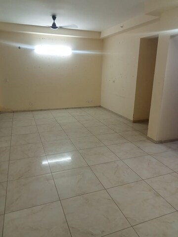 Room in 3 BHK Apartment at BPTP Park Generations, Sector 37d – for Rent
