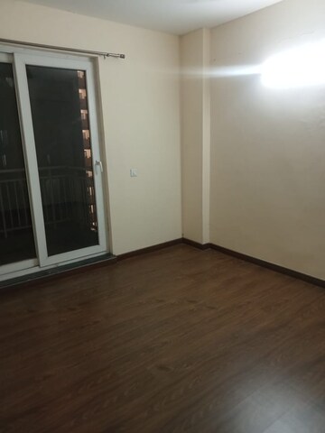 Room in 3 BHK Apartment at BPTP Park Generations, Sector 37d – for Rent