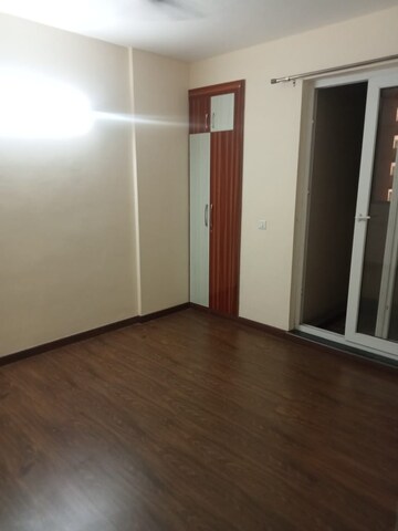 Room in 3 BHK Apartment at BPTP Park Generations, Sector 37d – for Rent
