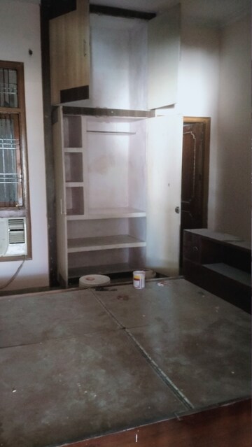 Room in 2.5 BHK Independent House at Gomti Nagar – for Rent