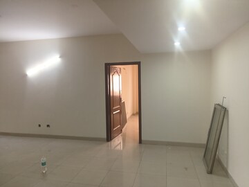 Room in 3 BHK Apartment at Sarvashri Krishna Gardenia, Dollars Colony – for Rent