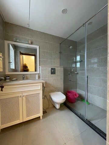 Master Bedroom in 4 BHK Builder Floor at BPTP Amstoria, Sector 102 – for Rent