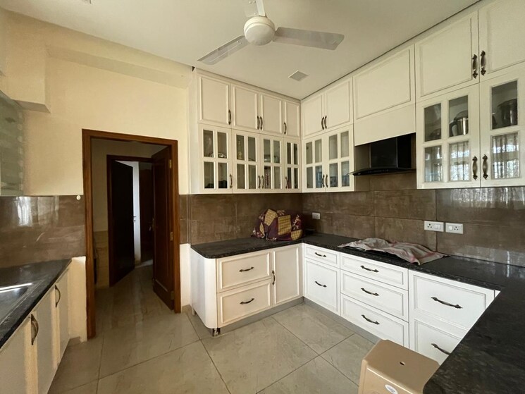 Kitchen, bptp-amstoria 4 Bedroom 3560 Sq.Ft. Builder Floor In Sector 102 Gurgaon 8774384