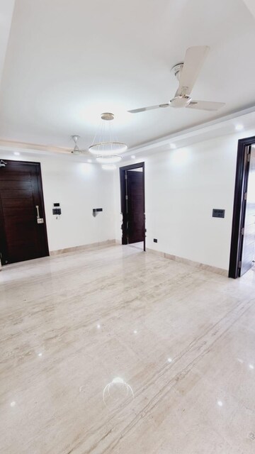 Room in 3 BHK Apartment at Emaar Emerald Floors Premier, Sector 65 – for Rent