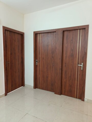 Room in 2 BHK Apartment at Signature Orchard Avenue 2, Sector 93 – for Rent
