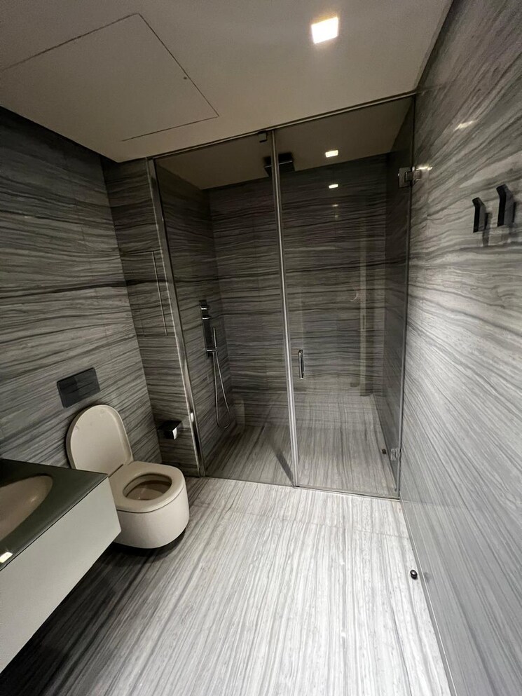 Bathroom, lodha-the-world-towers-world-one-tier-2 4 Bedroom 2519 Sq.Ft. Apartment In Worli Mumbai 8774386