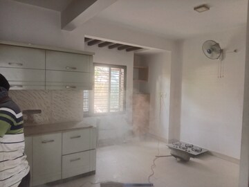 Room in 3 BHK Apartment at Edifice Apartments, New Bel Road – for Rent