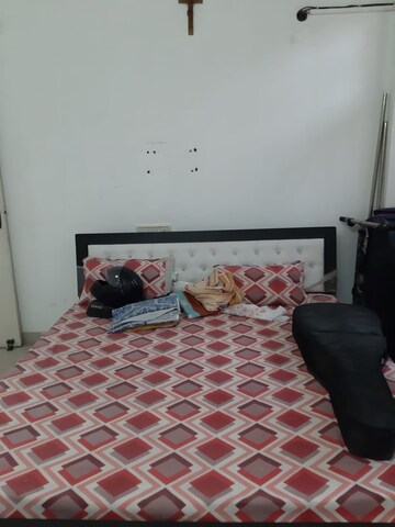 Bedroom in 3 BHK Apartment at Hazratganj – for Rent