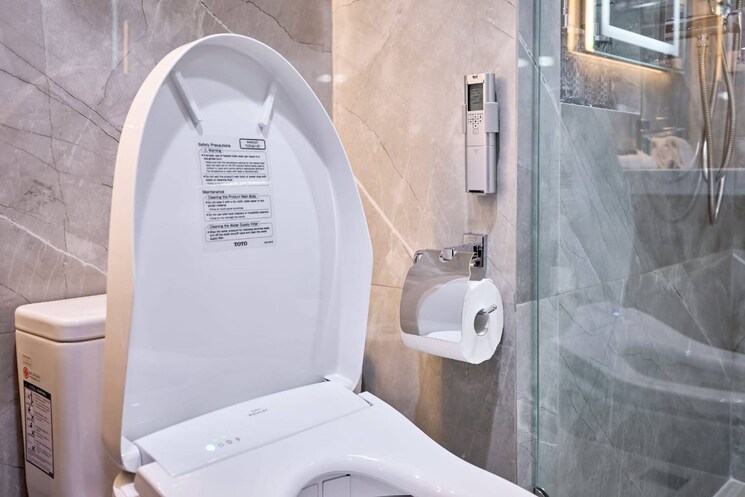 Bathroom, kanakia-spaces-wall-street Commercial Office Space 3000 Sq.Ft. In Andheri East Mumbai 8774442