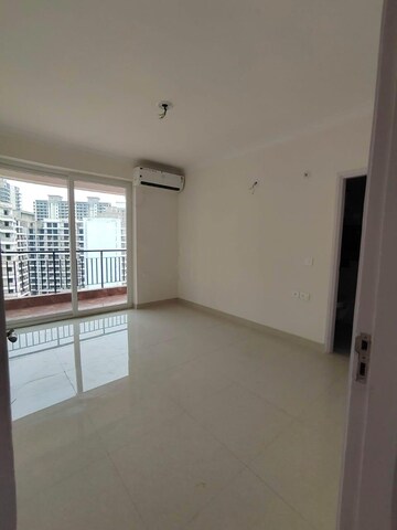 Room in 3 BHK Apartment at Pareena The Elite Residences, Sector 99 – for Rent