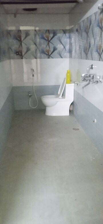 Bathroom in 2 BHK Apartment at Lakdi Ka Pul – for Rent
