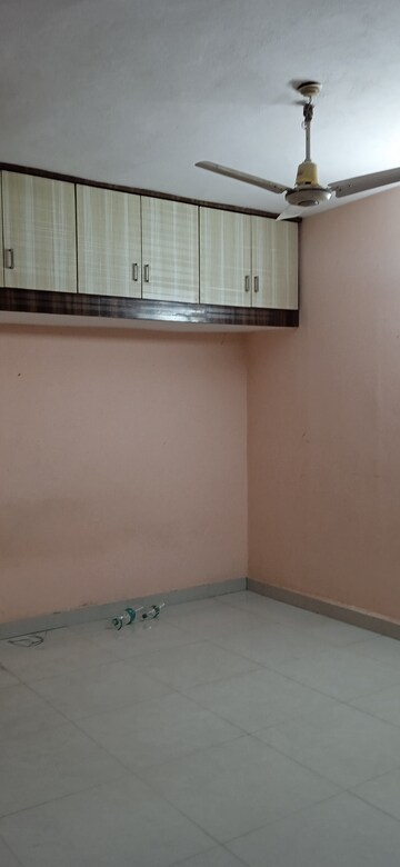 Room in 2 BHK Apartment at Lakdi Ka Pul – for Rent