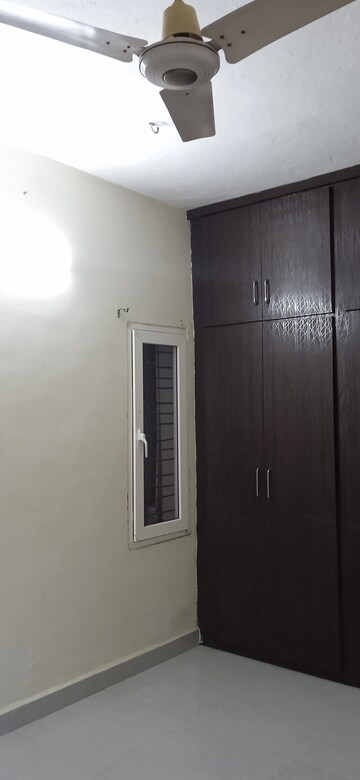 Room in 2 BHK Apartment at Lakdi Ka Pul – for Rent