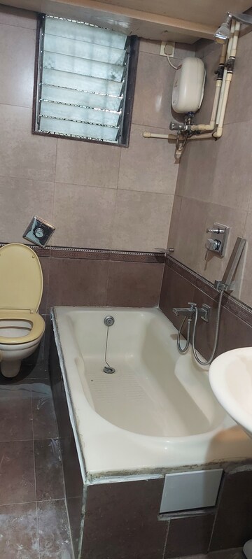 2 BHK Apartment For Rent in Aishwarya Tower, Santacruz East