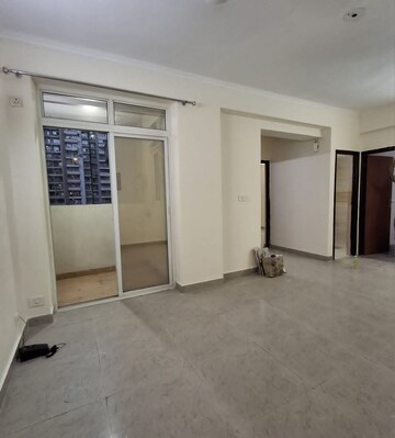 Room in 2 BHK Apartment at Supertech Ecociti, Sector 137 – for Rent