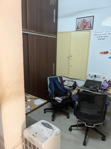 Master Bedroom in 2 BHK Builder Floor at Krishna Nagar – for Rent