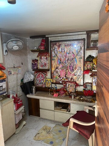 Furnished Amenities in 2 BHK Builder Floor at Krishna Nagar – for Rent