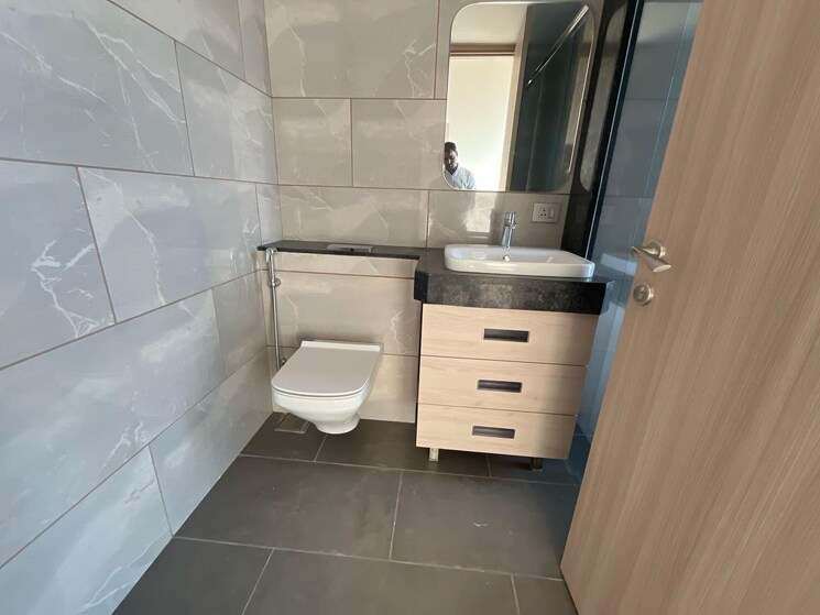 Bathroom, rustomjee-crown 4 Bedroom 2132 Sq.Ft. Apartment In Prabhadevi Mumbai 8774660