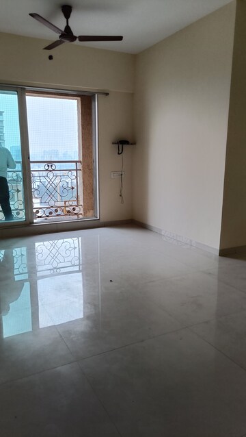 Room in 3 BHK Apartment at Hiranandani Estate Burlington, Ghodbunder Road – for Rent