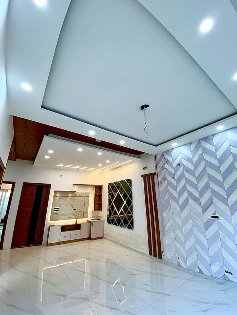 Room, sector 34 2.5 Bedroom 2250 Sq.Ft. Builder Floor In Sector 34 Faridabad 8774756