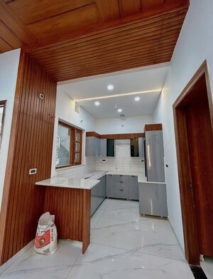 Kitchen in 2.5 BHK Builder Floor at Sector 34 – for Sale