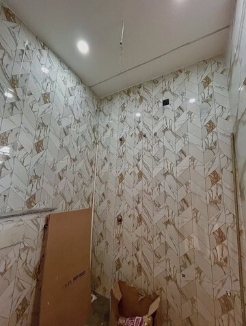 Room in 2.5 BHK Builder Floor at Sector 34 – for Sale