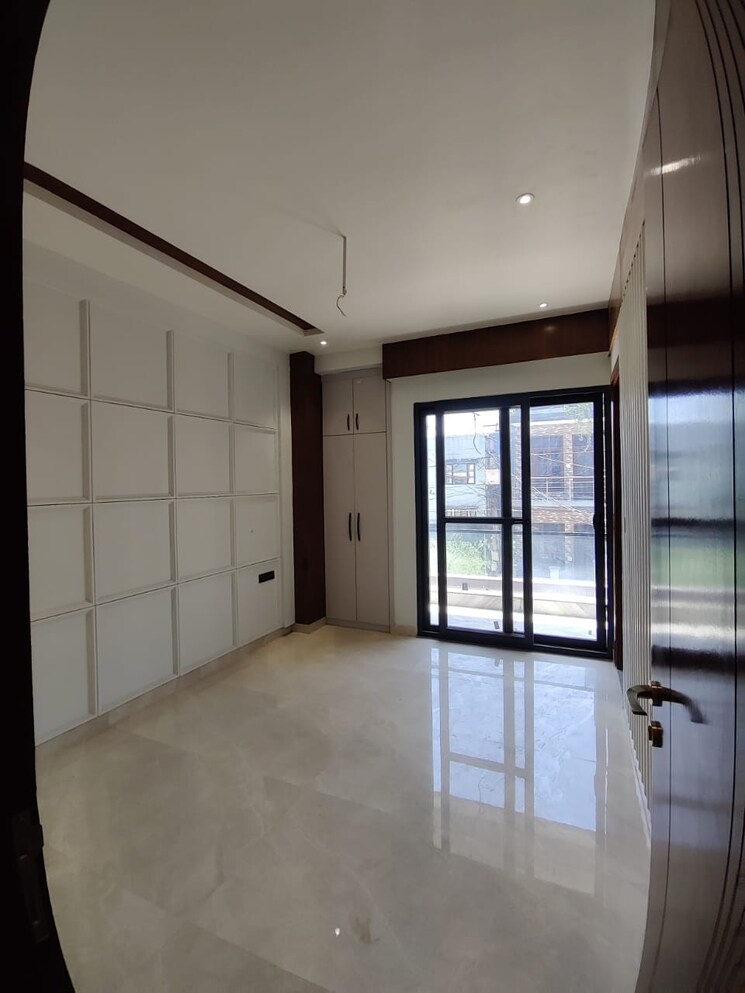 Room, gms road 3 Bedroom 2200 Sq.Ft. Builder Floor In Gms Road Dehradun 8774753