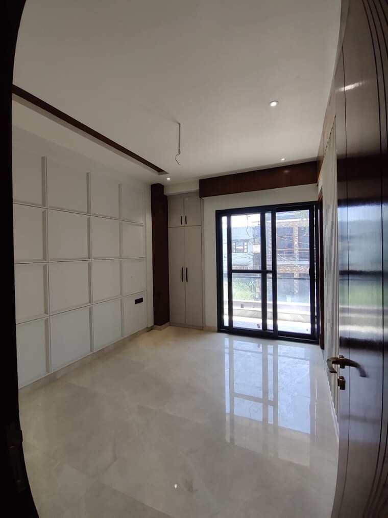 Room, gms road 3 Bedroom 2200 Sq.Ft. Builder Floor In Gms Road Dehradun 8774753