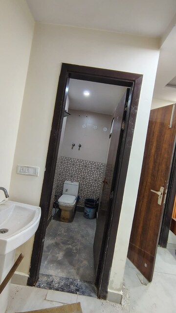 Furnished Amenities in 2 BHK Builder Floor at Dwarka Mor – for Rent