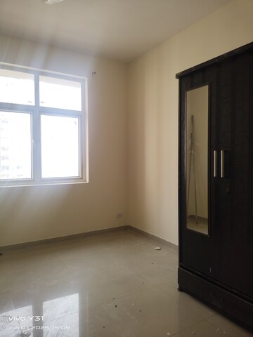 Room in 2.5 BHK Apartment at Mahagun Mywoods, Sector 16c Greater Noida – for Rent