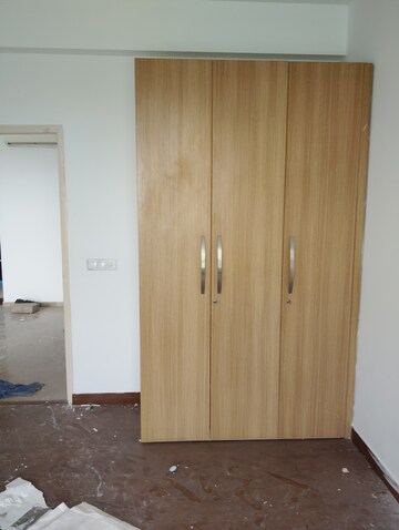 Room in 3 BHK Apartment at Mapsko Mount Ville, Sector 79 – for Rent