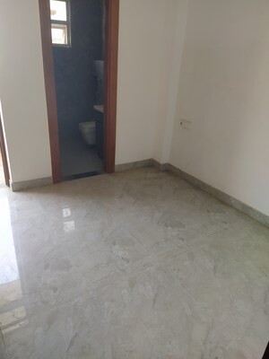 Room in 3 BHK Villa at Sector 77 – for Rent