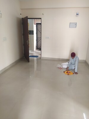 Room in 3 BHK Villa at Sector 77 – for Rent