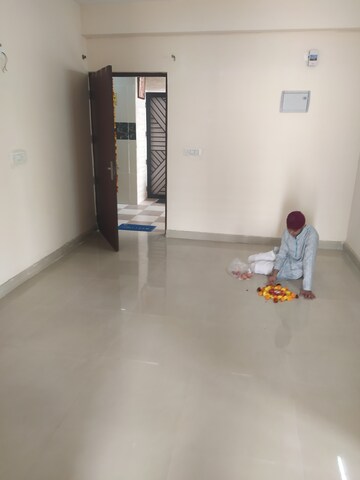 Room in 3 BHK Villa at Sector 77 – for Rent